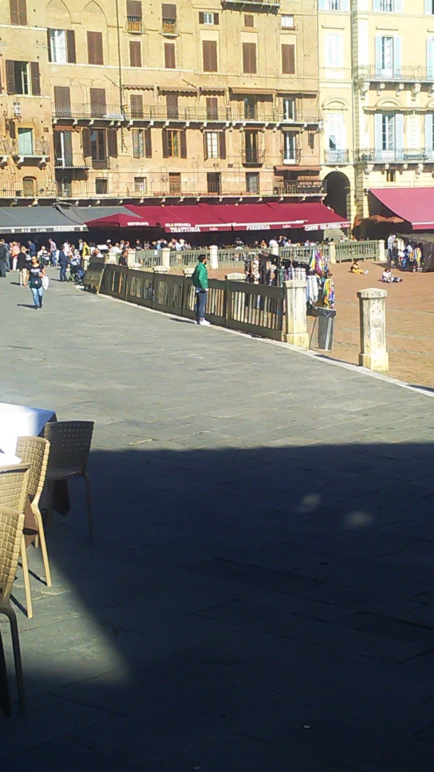 Palio di Siena, Palio Straordinario: In Piazza stanno montando gli steccati
