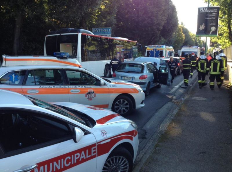 Siena: Tamponamento tra tre auto in Viale Toselli, ci sono dei feriti