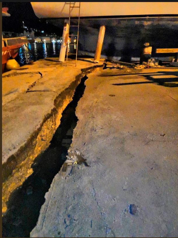 Estero, Terremoto in Grecia, la terra si spacca: Gli effetti drammatici