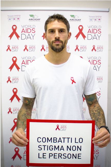 Siena: Tommaso Marino, testimonial del WAD-Giornata Mondiale contro l’AIDS per la campagna ”Combatti lo stigma non le persone” del Movimento Pansessuale Arcigay Siena