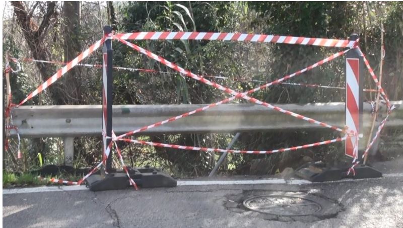Siena: Strada di Vico Alto danneggiata, transenne sul ponte sulla Ferrovia
