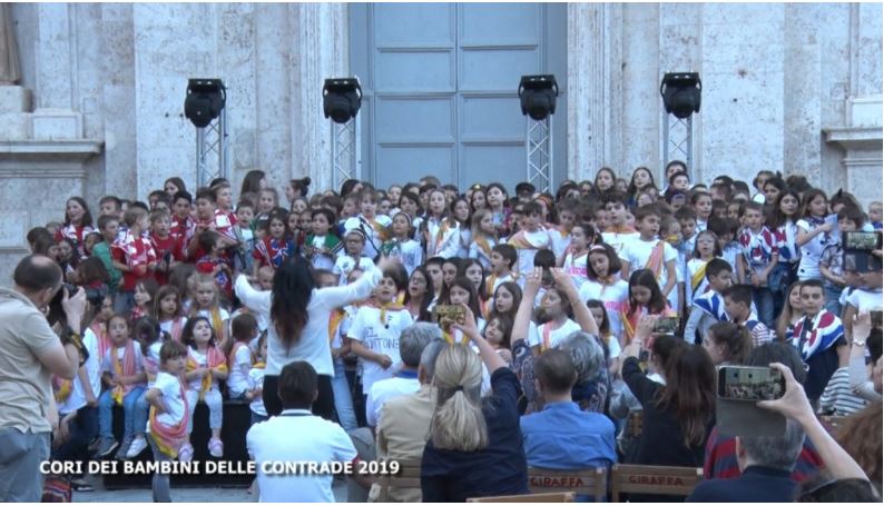 Siena: Alle 21 su Siena Tv i cori dei bambini delle Contrade in Provenzano