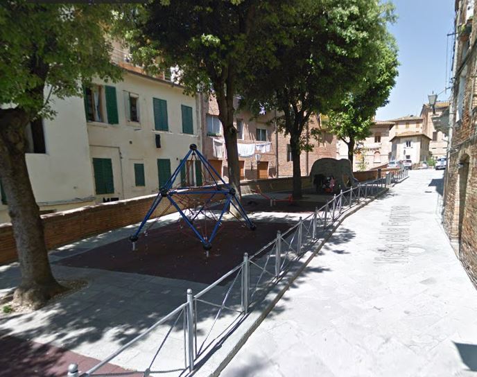Siena: La gente della Torre esasperata “Spaccio e risse, serve l’esercito”
