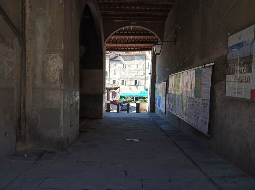 Siena: Ubriachi in Vicolo di Pescheria, sanzionati dalla Polizia Municipale