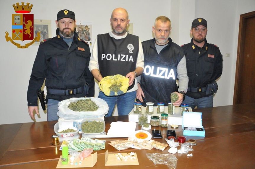 Provincia di Siena: Arrestato dalla Polizia uno spacciatore di droga e un pusher