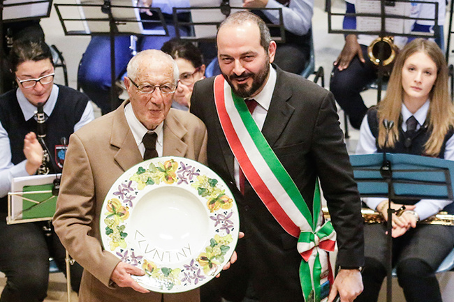 Provincia di Siena: Gaiole in Chianti assegna il Clante d’Oro 2019 al medico Antonino Bova