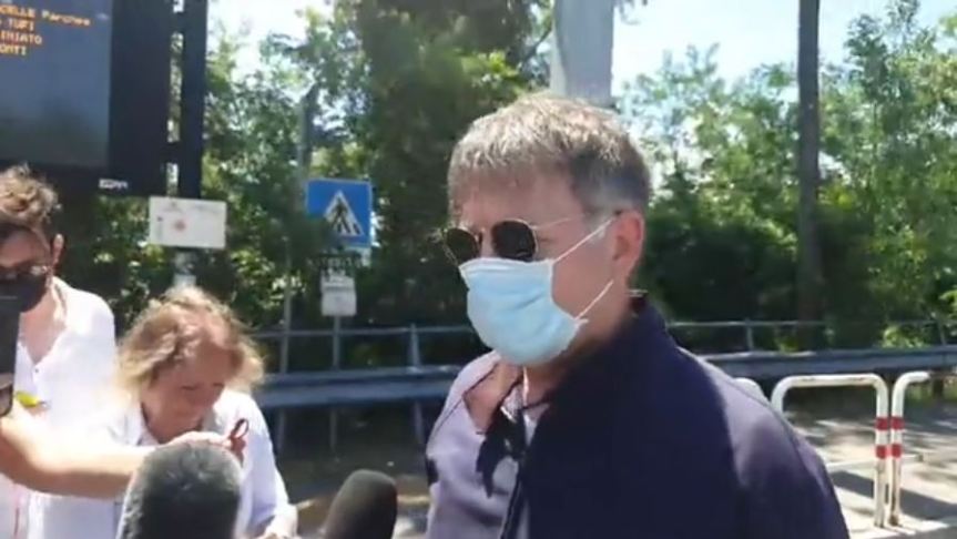 Siena: Oggi 21/06 in sindaco all’esterno dell’Ospedale “le Scotte” parla con gli organi di stampa