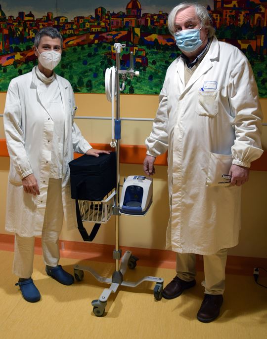 Siena: “Associazione Amici contro la sarcoidosi Italia Onlus” dona due apparecchi per ossigenoterapia ad alti flussi alla UOC Malattie dell’apparato respiratorio
