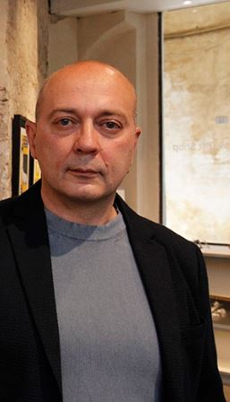 Siena, Giovanni Mazzini presenta Riccardo Manganelli: “Un artista a cui manca solo di dipingere un Palio”