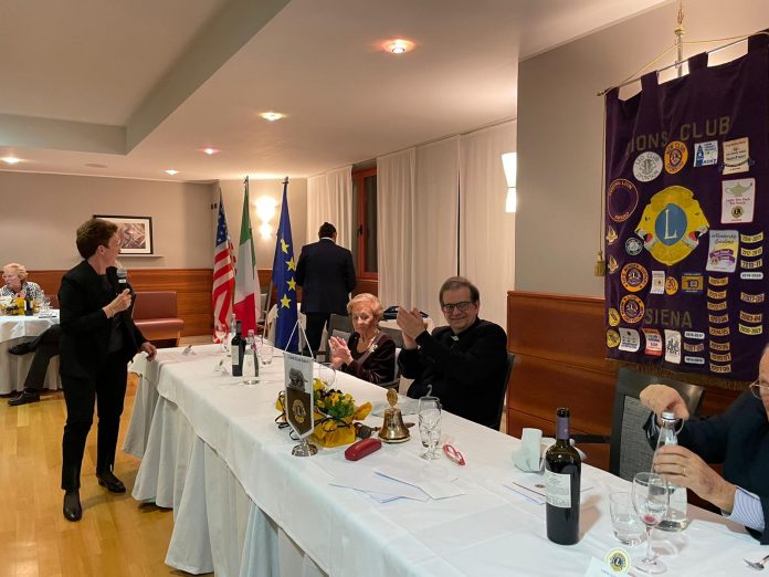 Siena: Grande successo per la conviviale del Lions Club con il Cardinale Lojudice