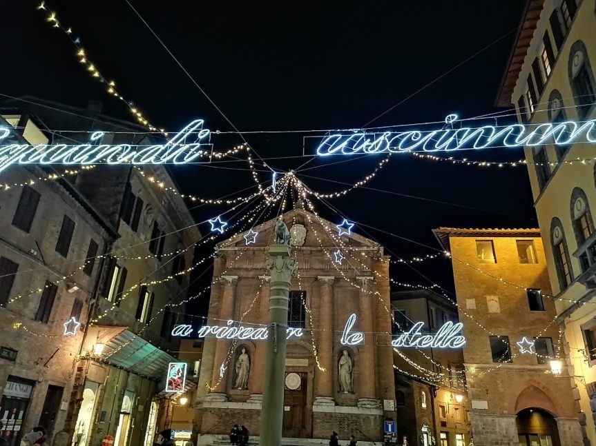 Siena, Accese le luci di Natale in tutta la città, De Mossi: “Siena esempio di comunità”