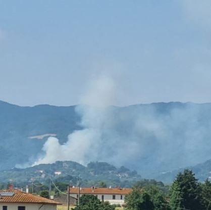 Toscana: Oggi 22/07 incendio in una pineta nel comune di Scarperia e San Piero