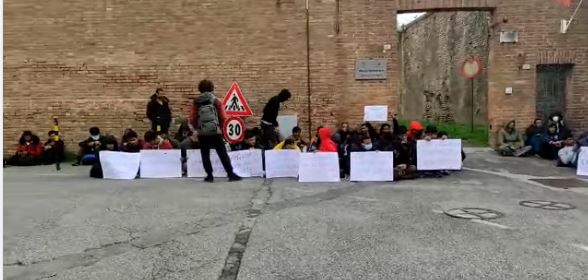 Siena: Troppo freddo, i pachistani lasciano l’area della stazione ferroviaria
