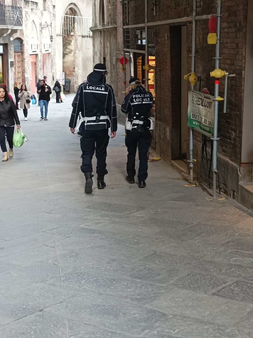 Siena: Otto bodycam per i vigili urbani. “La registrazione sarà attivata soltanto in caso di necessità”