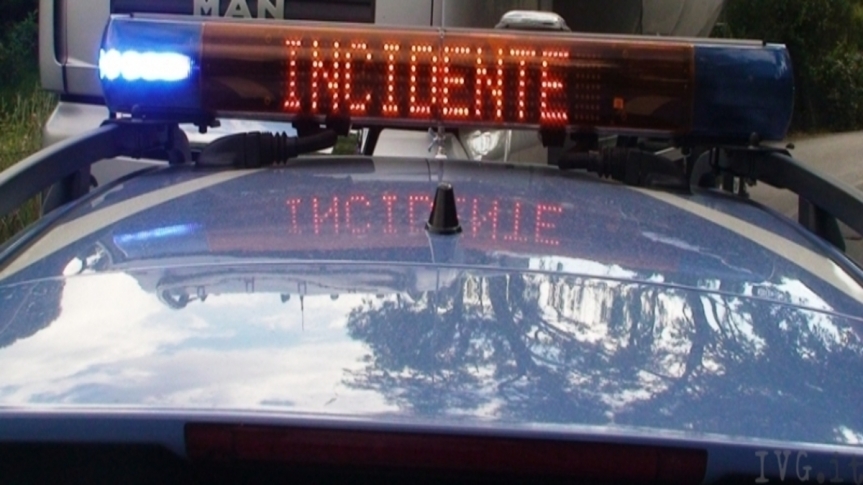 Provincia di Siena: Chiusi, incidente tra minibus e autocarro