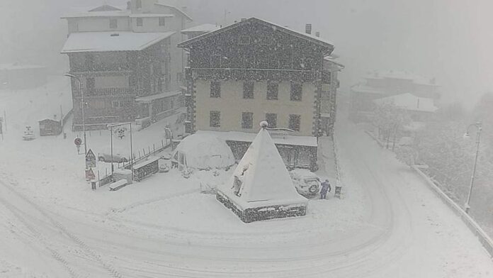 Provincia di Siena, è pieno inverno: nevica ancora