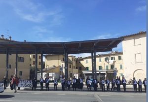 Provincia di Siena: Donne in Cammino, un altro flash mob tra le vie di Colle Bassa